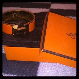 Classic orange Hermès bracelet